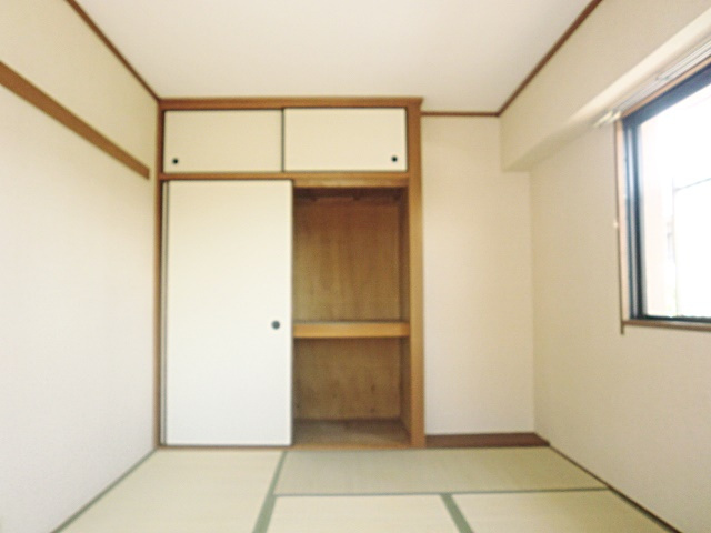 ロイヤルメゾン逆瀬川の収納
