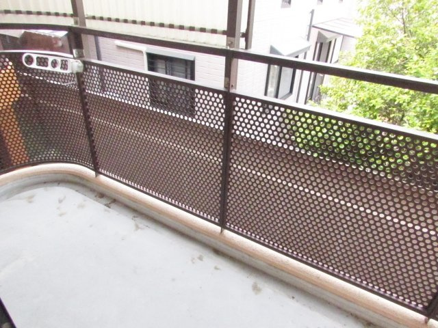 ロイヤルメゾン逆瀬川のバルコニー|※同建物の類似写真となります。