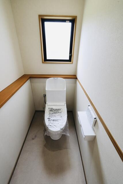 富士市松岡の中古一戸建|トイレは２階と３階の２箇所あ…