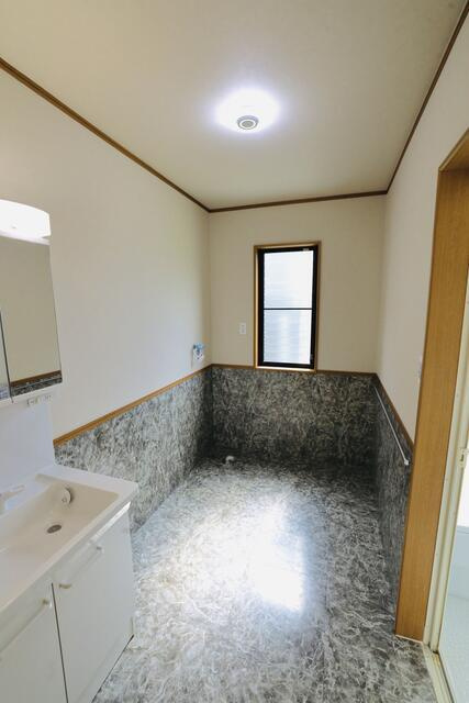 富士市松岡の中古一戸建|洗面室が広くて心地よい！