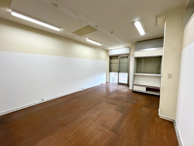 長吉六反3丁目店舗事務所の内装