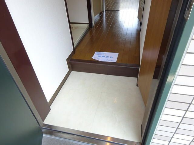 日興パレス横浜西の玄関