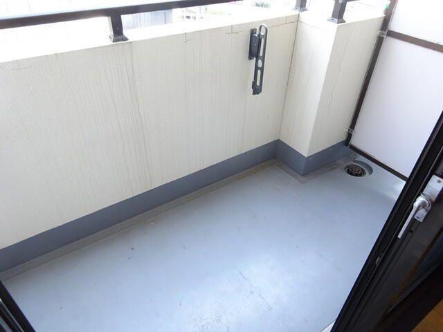 日興パレス横浜西のバルコニー