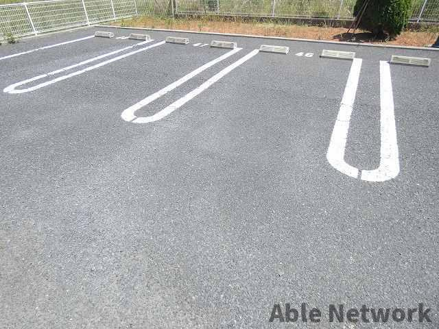 フォーシーズンⅢの駐車場