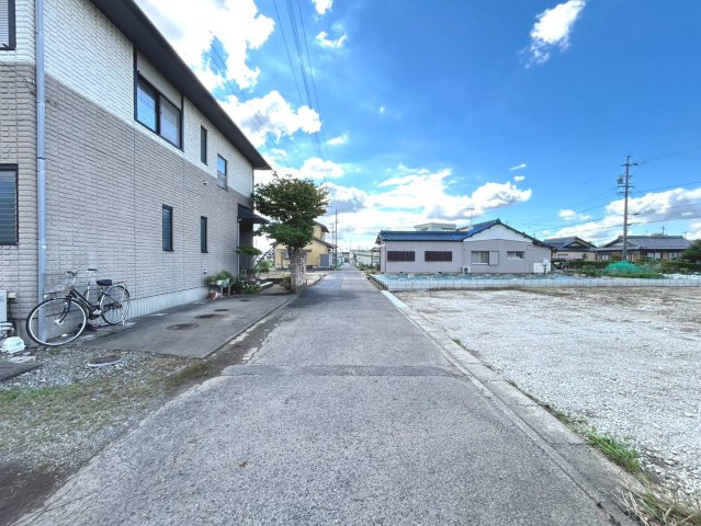 【商談中】ハートフルタウン　江南市草井町南　全1区画分譲の前面道路含む現地写真|「現地（2026年9月17日）撮影」
■前面道路　
■ヤマダ不動産　株式会社リライフ