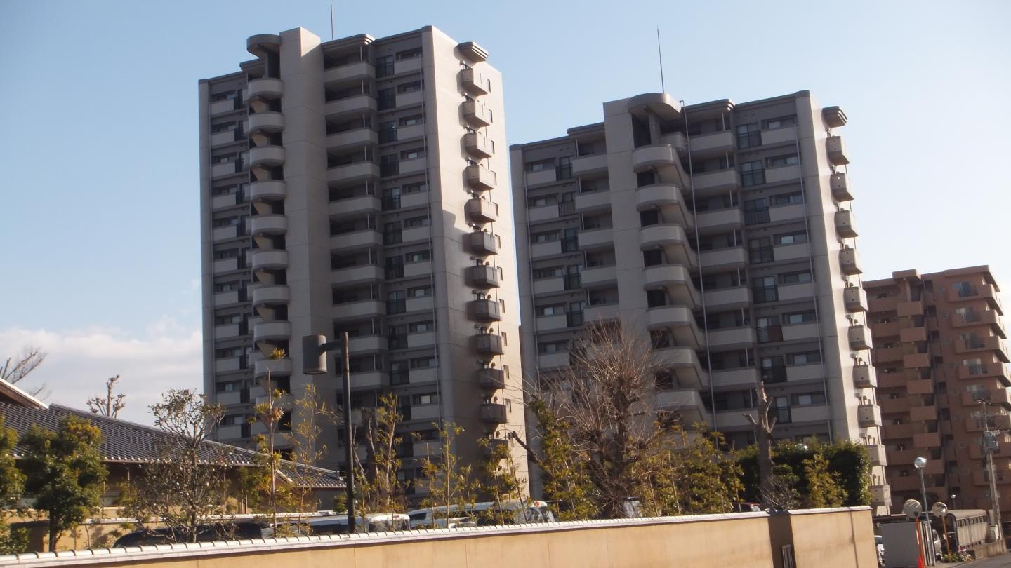 左側が壱番館です