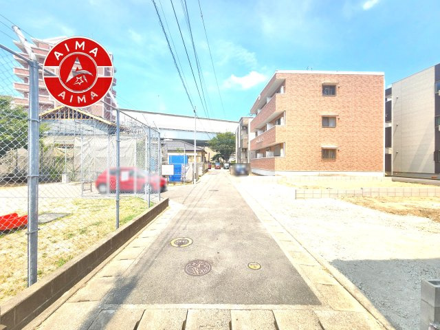福岡市西区愛宕南1丁目第1-2棟（2号棟）の外観|前面道路含む現地の写真です。