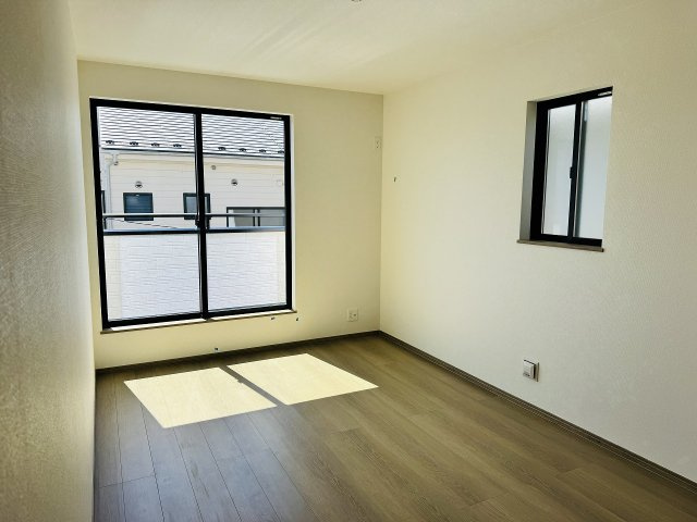 八王子市　散田町　新築一戸建て　１４期の寝室|～2階7.25帖の主寝室　ベッドなど大型家具のレイアウトもしやすい広さです～