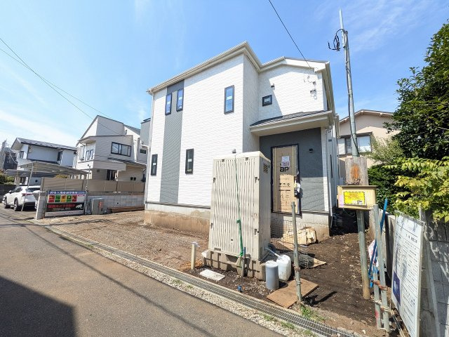 八王子市　散田町　新築一戸建て　１４期の前面道路含む現地写真|～東側4ｍ道路に面しています～