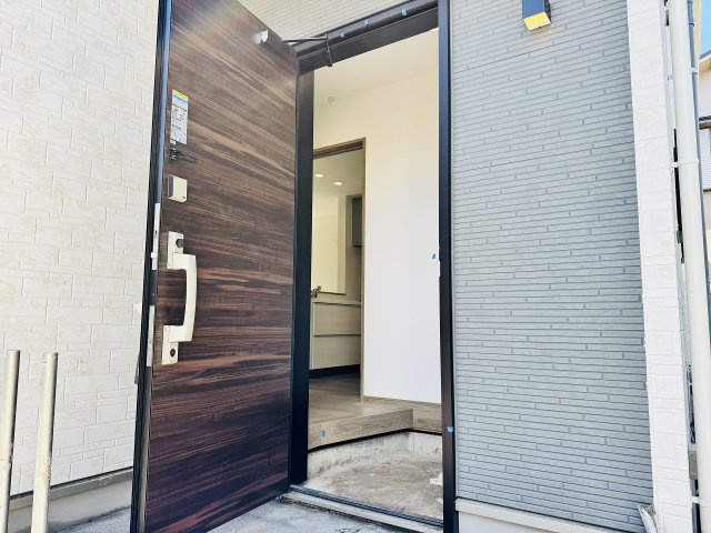 八王子市　散田町　新築一戸建て　１４期の玄関|～玄関は安心のWロックキーを採用～