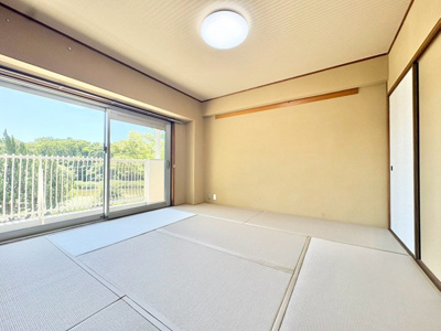 【和室】 | 北千里アーバンライフ | 現在ご返済中のカーローン・カードローン・教育ローンなどを住宅ローンに一本化したり、家具家電購入費用・引越し費用を住宅ローンと組み合わせるなど、お客さまにメリットの多い住宅ローンのご提案が可能です。