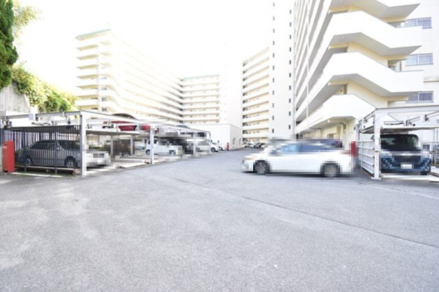 【駐車場】 | 北千里アーバンライフ | サイトに掲載されていない箇所の写真、撮影してお届けさせて頂きます！気になる物件で、見たい部分の画像が無い場合は、弊社スタッフまでご連絡下さいませ。お客様の気になる箇所を、カメラにて撮影して参ります！
