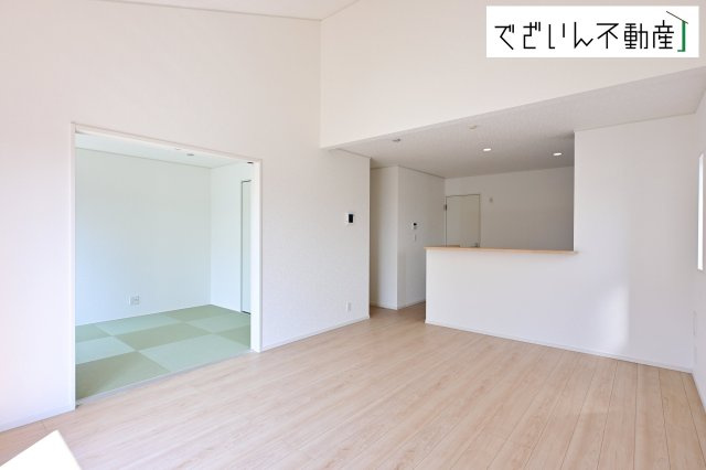 【居間・リビング】 | CRADLE GARDEN加須市北下新井 第6　【平屋】新築住宅 | ≪2号棟≫
現地(2026年9月撮影)