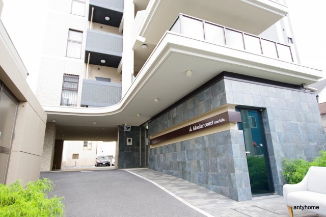 ES-Grande Umedakita　仲介手数料無料のエントランス