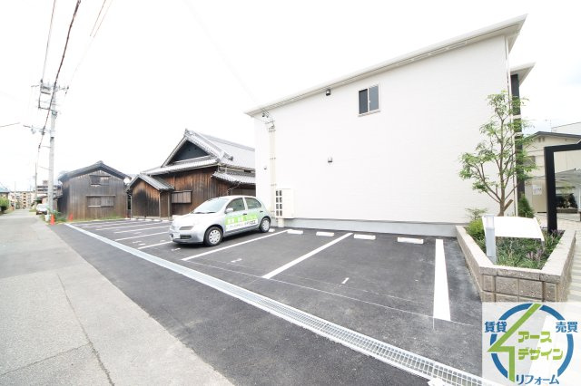 エレガンスコート西嶋の駐車場