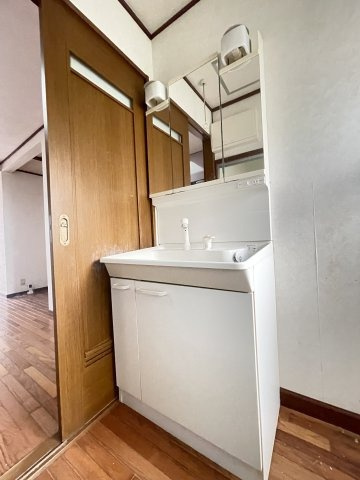 岩戸3丁目戸建の洗面所|独立洗面台