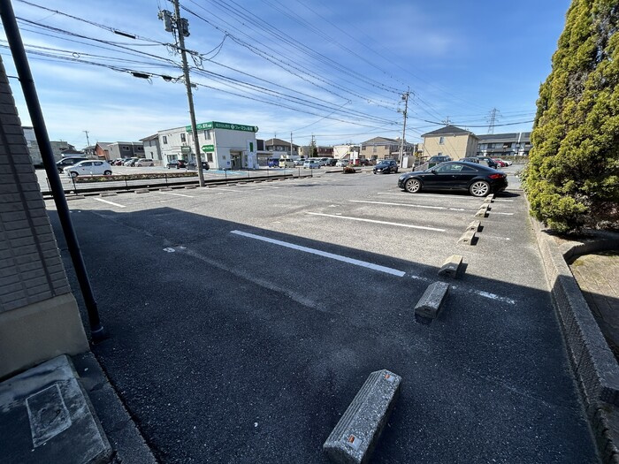ロワール福原A棟の駐車場