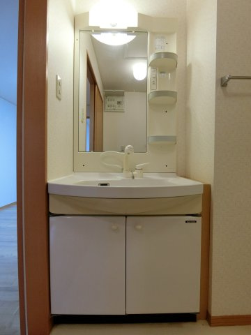 ロワール福原A棟の洗面所|イメージ201号室の写真