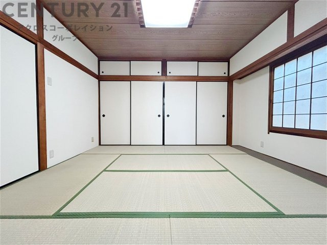 やっぱり一室は欲しい和室は客間や小さなお子様の寝かせ付けなどにも便利です。本格的な真壁の和室になります。