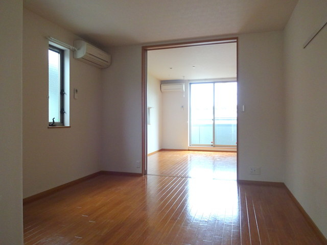 八王子市大和田町３丁目の賃貸マンションの居間・リビング|★ＬＤＫ１０．８帖★