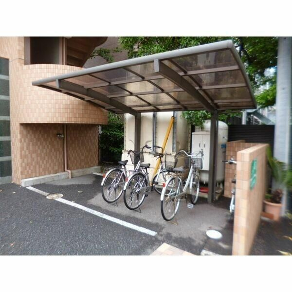 メゾン・ド・アゼリアの駐車場