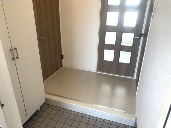 シーズンコート杁ヶ池Bの玄関