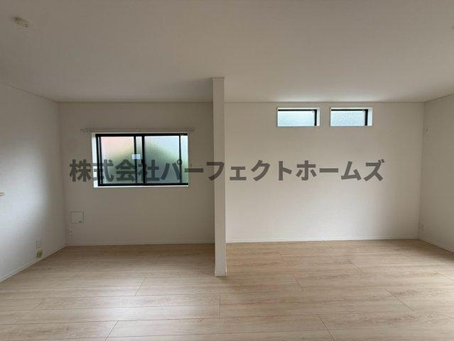 長尾峠町戸建　賃貸の居間・リビング|ゆったり過ごせる居間です