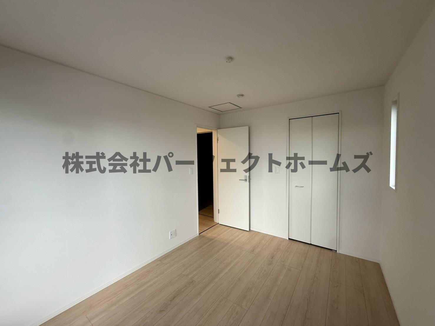 長尾峠町戸建　賃貸の洋室|落ち着いた色調の洋室です