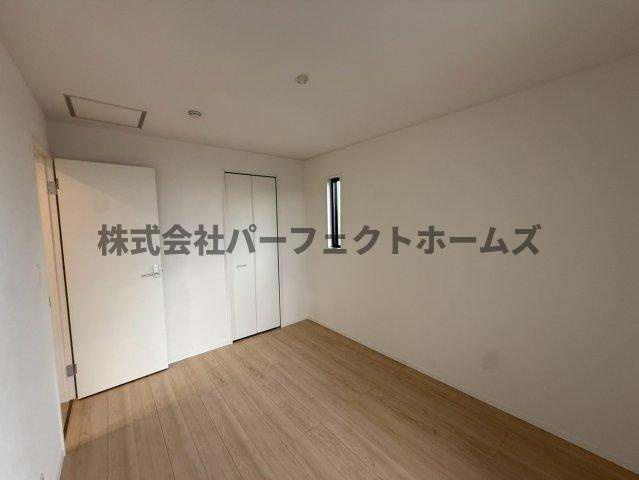 長尾峠町戸建　賃貸の洋室|落ち着いた色調の洋室です