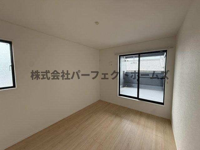 長尾峠町戸建　賃貸の洋室|ゆったりした洋室です
