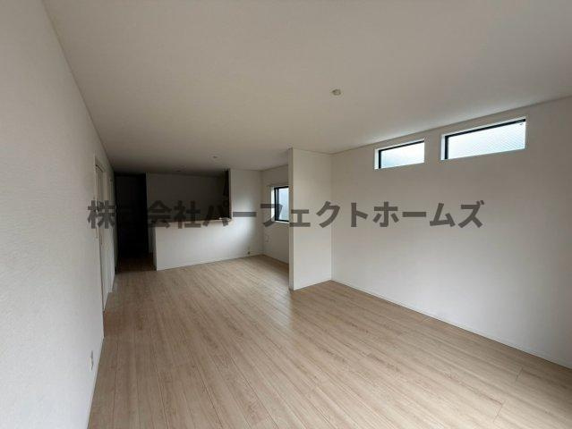 長尾峠町戸建　賃貸の居間・リビング|ゆったり過ごせる居間です