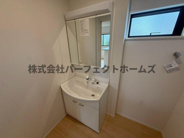 長尾峠町戸建　賃貸の独立洗面台|独立洗面台あり、毎朝おしゃれに忙しい女性の方におすすめです