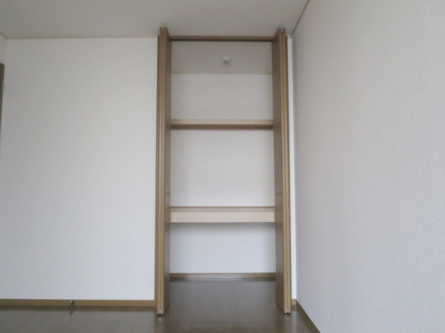 ハイムシンフォニアＡの収納|奥行きもあるので大きなお荷物でもはいります♪