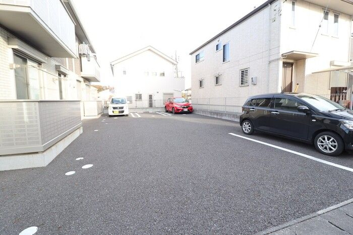 ラヴィールの駐車場