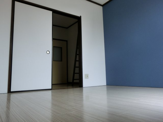 ロートレック幕張本郷の居間・リビング