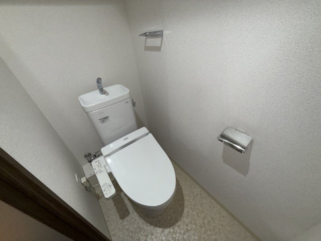 プレサンスKOBEグレンツのトイレ|同物件別部屋写真