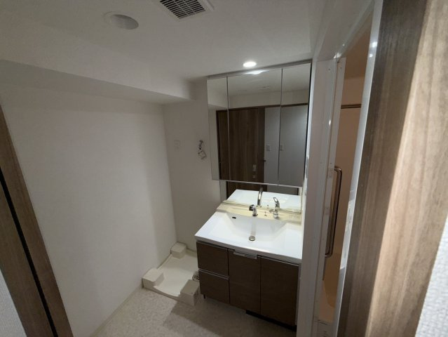 プレサンスKOBEグレンツの独立洗面台|同物件別部屋写真