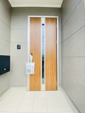 クレイドルガーデン／南区富合町大町第５／２号棟の玄関