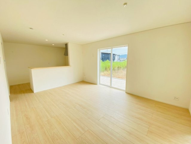 クレイドルガーデン／南区富合町大町第５／２号棟の居間・リビング
