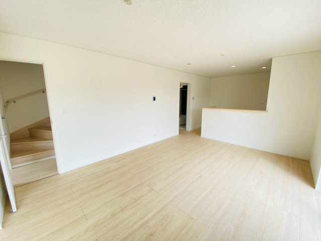クレイドルガーデン／南区富合町大町第５／２号棟の居間・リビング