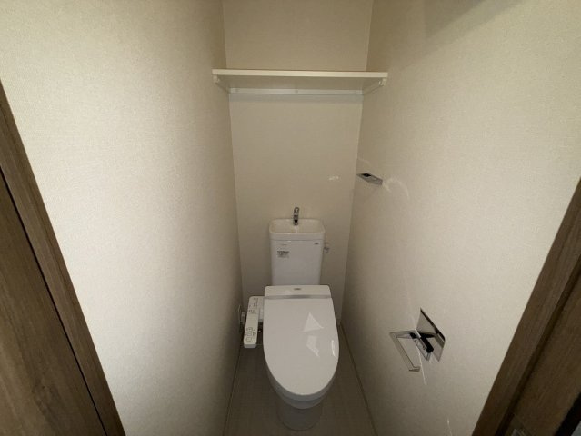 プレサンスKOBEグレンツのトイレ|同物件別部屋写真