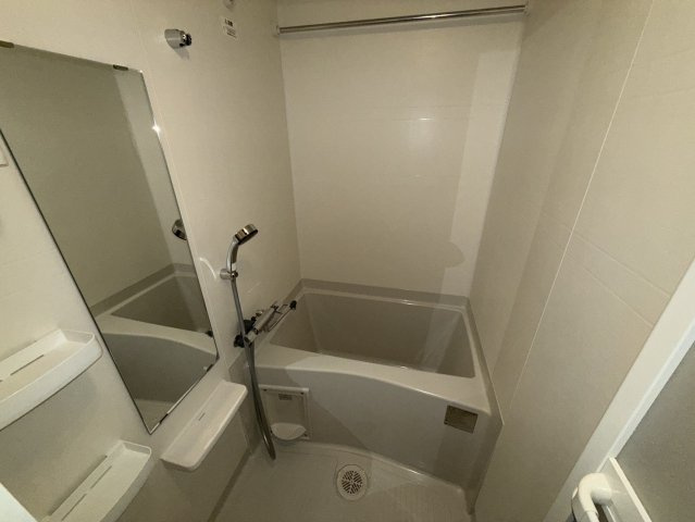 プレサンスKOBEグレンツの浴室|同物件別部屋写真