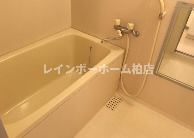 特典：仲介手数料が無料です!!の浴室