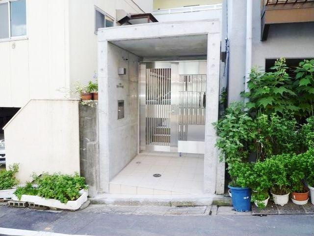 代官山眺めのいい家のエントランス