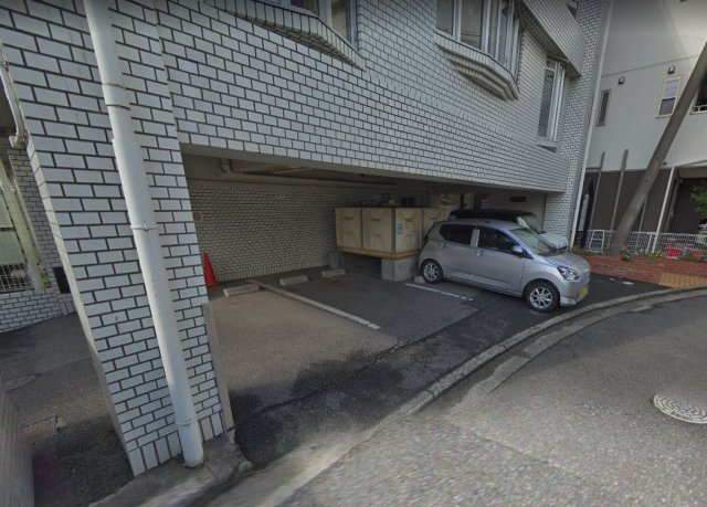 ラヴェニール忠岡の駐車場|車をお持ちの方に嬉しい駐車場付きの物件です