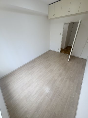 ラヴェニール忠岡の洋室