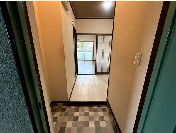 藤ハイツの玄関