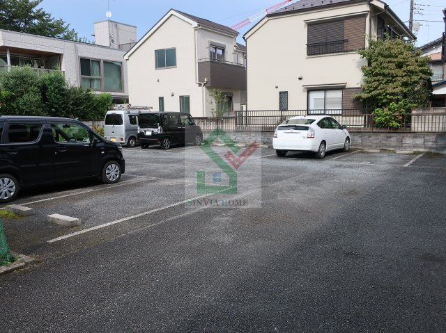 エミネンス壱番館の駐車場