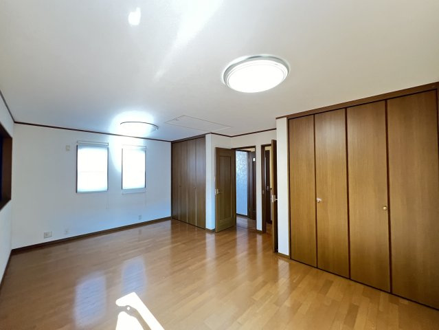 香芝市旭ヶ丘1丁目の寝室|広い洋室　主寝室や子供部屋にぴったり
