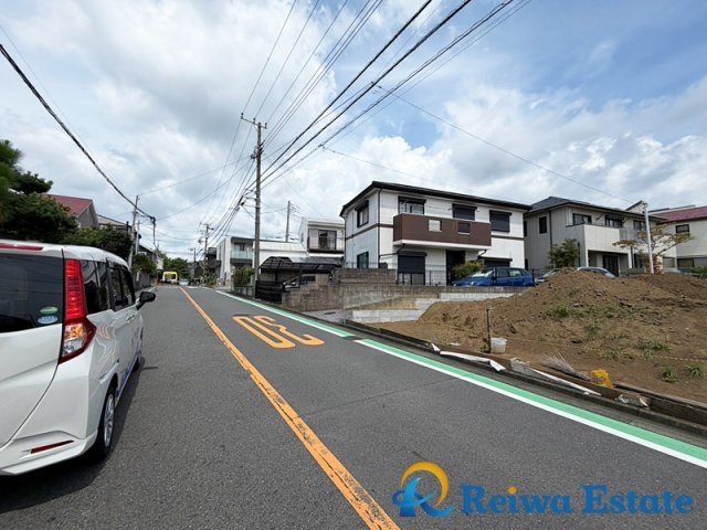 売地　藤沢市羽鳥5丁目の前面道路含む現地写真